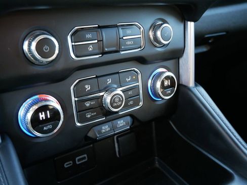 Used 2023 GMC Yukon SLE AWD/4WD image 25