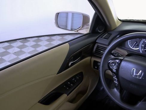 Used 2017 Honda Accord EX image 22