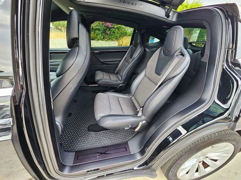 Used 2017 Tesla Model X 75D image 6