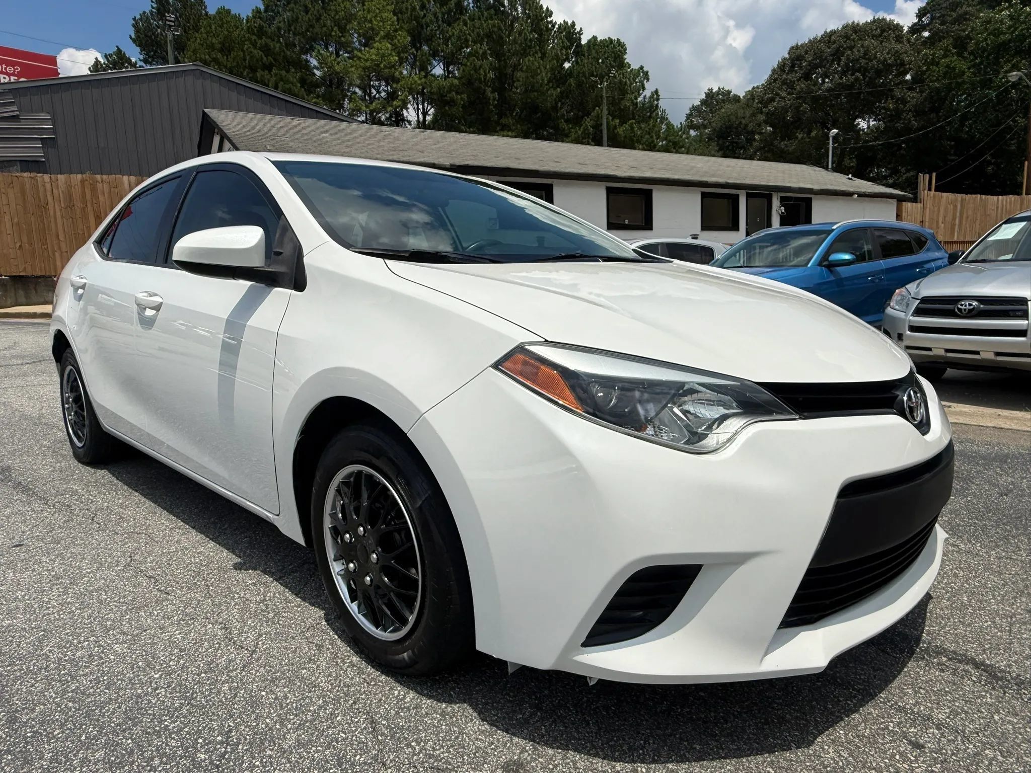 Used 2014 Toyota Corolla LE FWD image 2