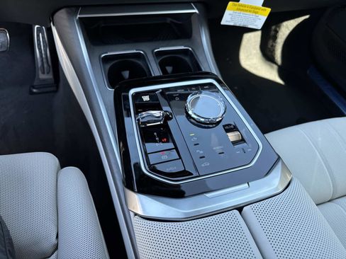 New 2026 BMW 740i xDrive w/ Premium Package image 25