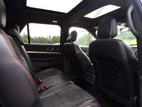Used 2018 Ford Explorer XLT w/ Equipment Group 202A AWD/4WD image 22