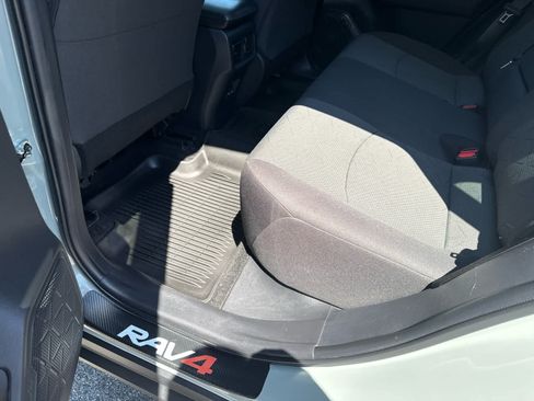 Used 2022 Toyota RAV4 XLE w/ Convenience Package AWD/4WD image 17