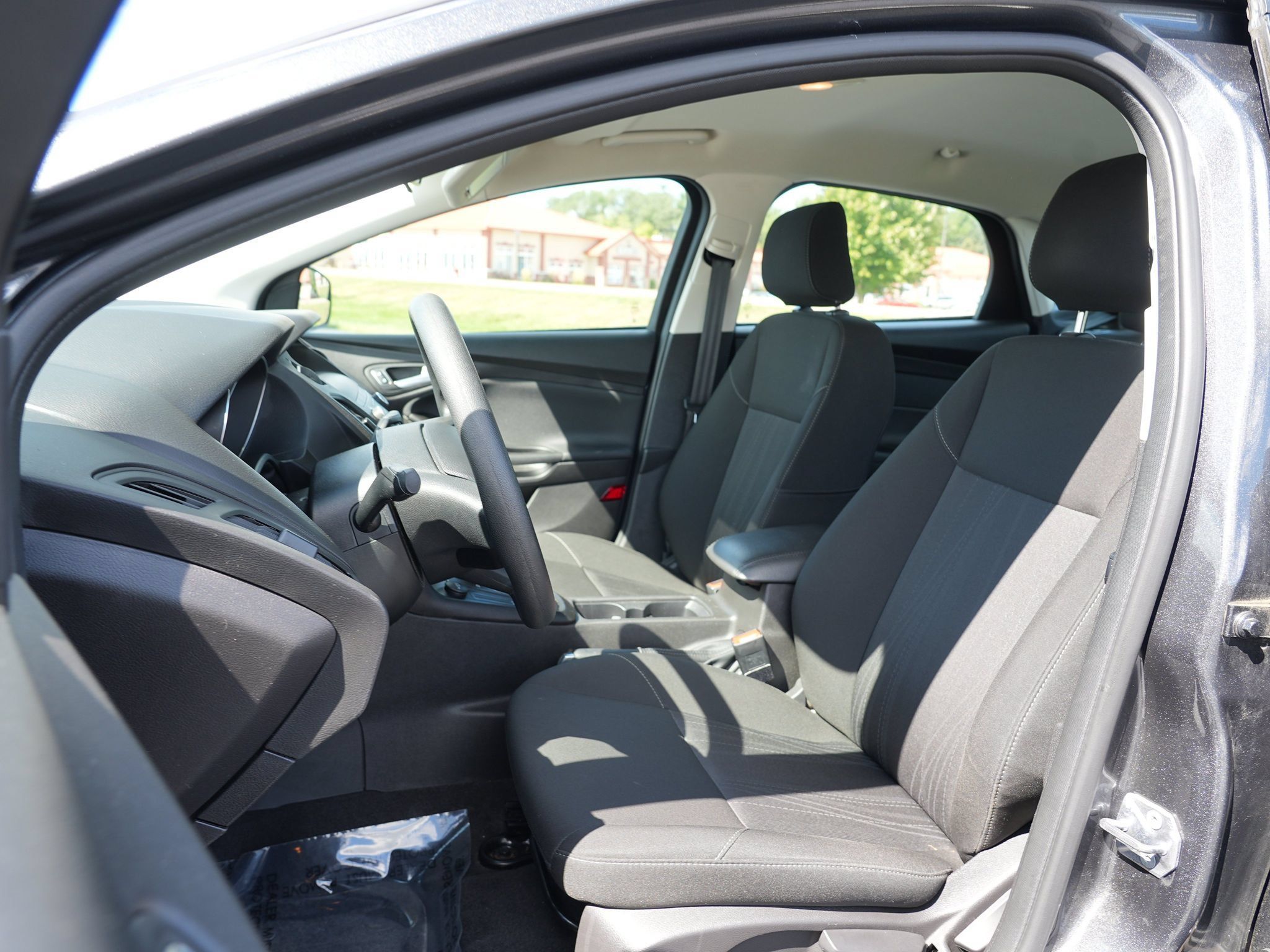 Used 2018 Ford Focus SE FWD image 13