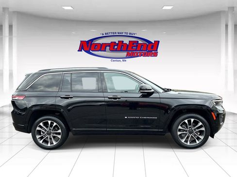 Used 2023 Jeep Grand Cherokee Overland w/ Luxury Tech Group IV AWD/4WD image 8