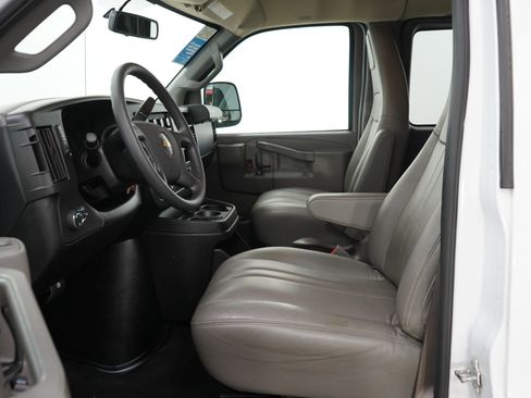 Used 2019 Chevrolet Express 2500 LS w/ Driver Convenience Package RWD image 17