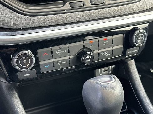 Used 2023 Jeep Compass Latitude AWD/4WD image 16