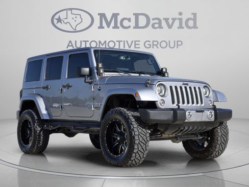 Used 2017 Jeep Wrangler Unlimited Sahara w/ Connectivity Group AWD/4WD image 7