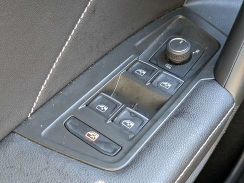 Used 2024 Volkswagen Tiguan SE FWD image 25