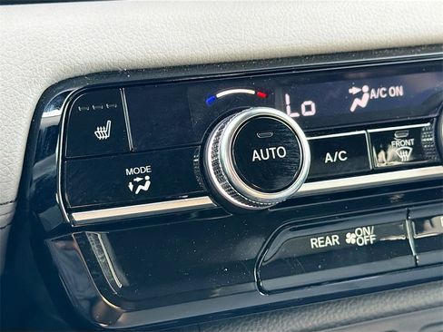 Used 2024 Honda Pilot Touring image 21