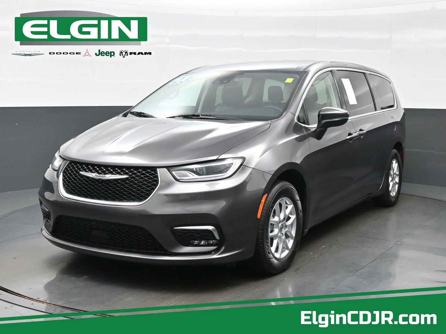 Used 2023 Chrysler Pacifica Touring-L FWD image 1
