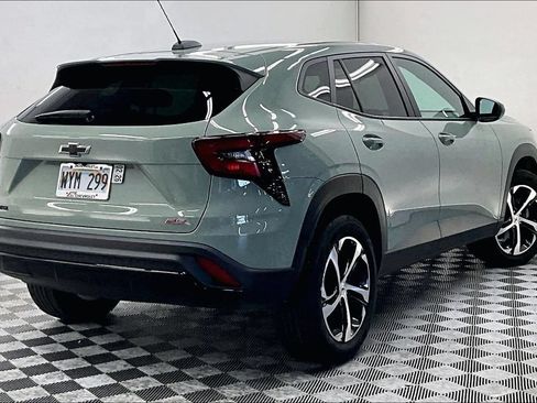 Used 2024 Chevrolet Trax RS FWD image 12