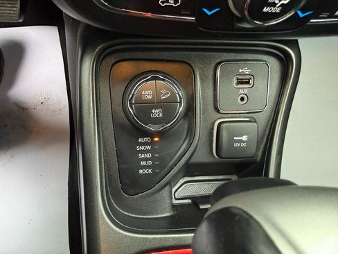 Used 2018 Jeep Compass Trailhawk AWD/4WD image 25