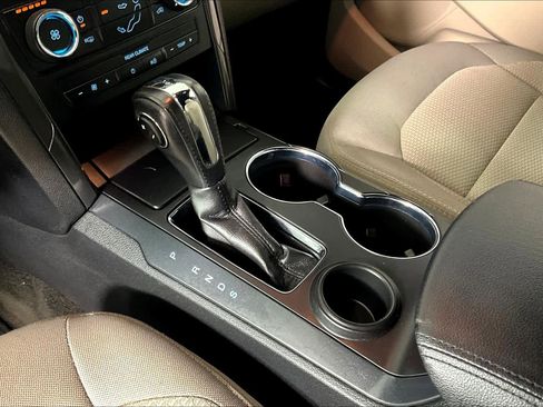 Used 2018 Ford Explorer XLT image 16