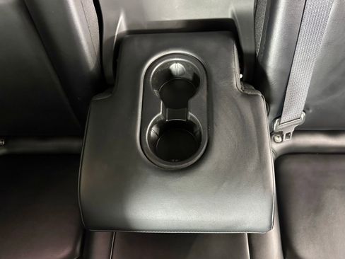 Used 2021 Tesla Model Y Long Range AWD/4WD image 31