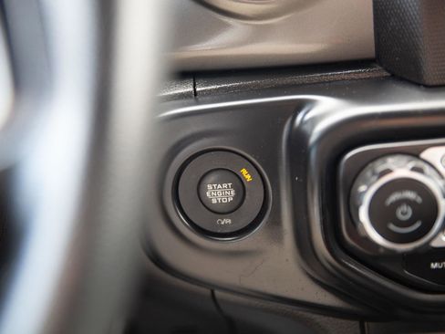 Used 2022 Jeep Gladiator Sport image 14