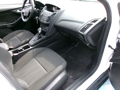 Used 2018 Ford Focus SE FWD image 15