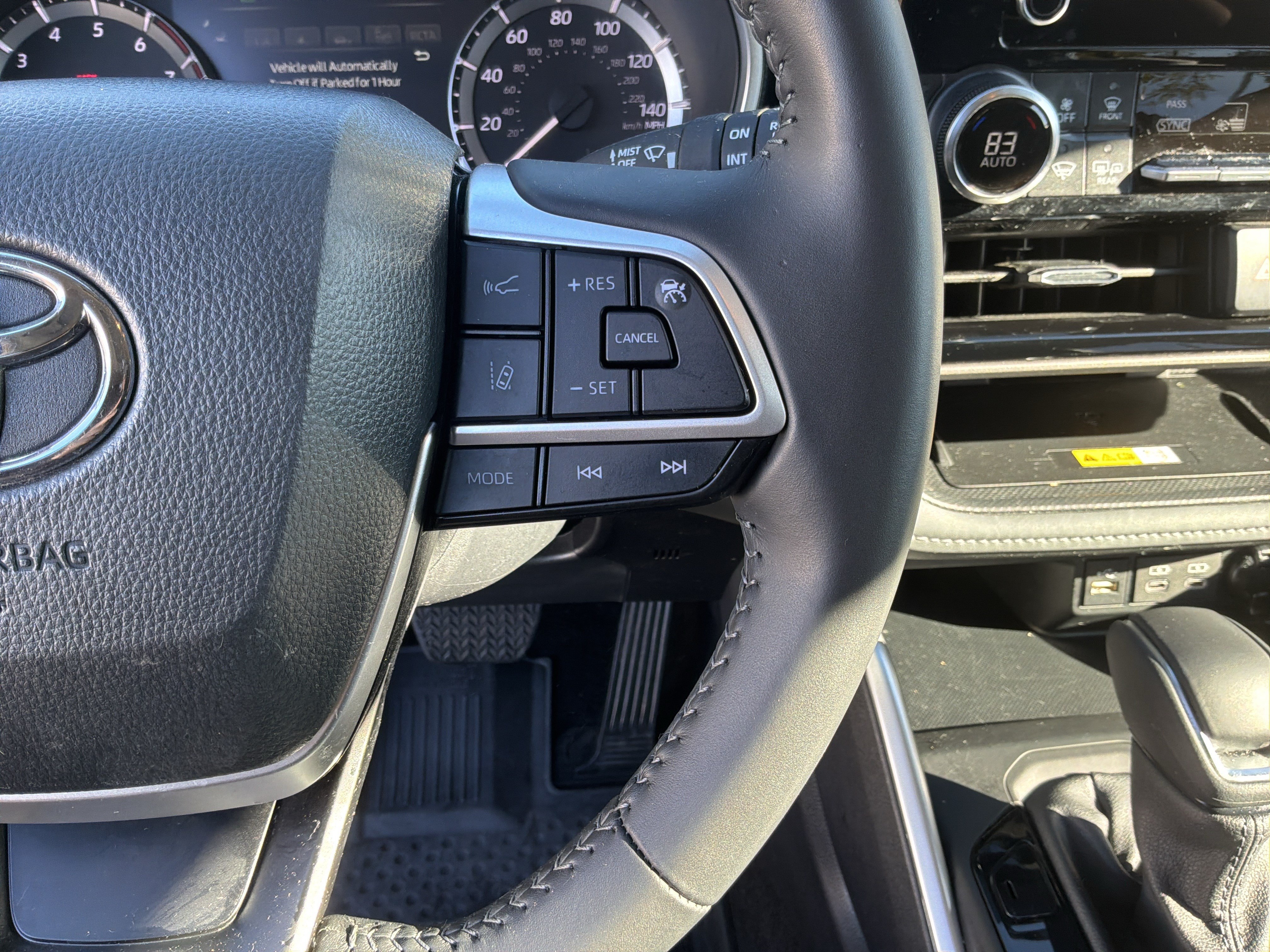 Used 2024 Toyota Highlander XLE AWD/4WD image 20