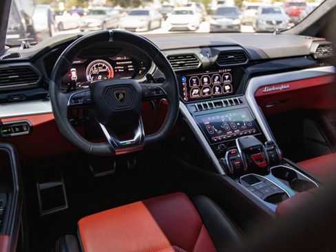 Used 2019 Lamborghini Urus AWD/4WD image 52
