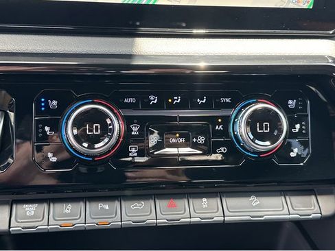 New 2025 GMC Sierra 2500 AT4 w/ AT4 Premium Plus Package image 19