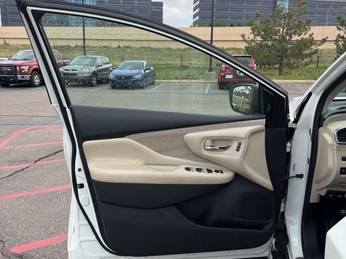 Used 2020 Nissan Murano SL w/ Moonroof Package AWD/4WD image 10