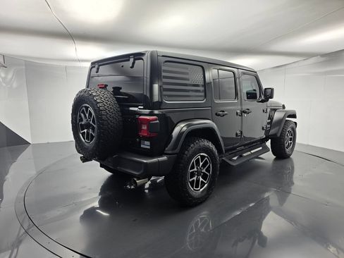 Used 2024 Jeep Wrangler Unlimited Sahara w/ Technology Group AWD/4WD image 4