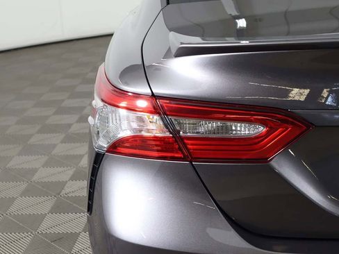 Used 2018 Toyota Camry SE image 12