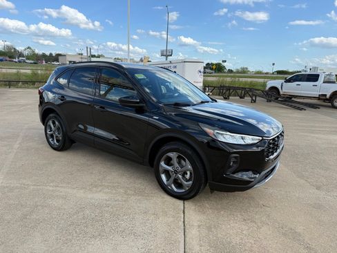 Certified 2025 Ford Escape ST-Line Select AWD/4WD image 3