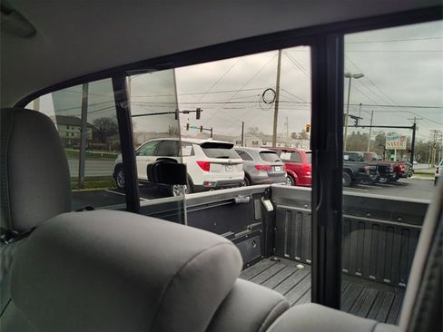 Used 2022 Toyota Tacoma SR5 image 32