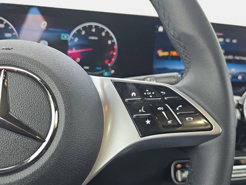 Used 2025 Mercedes-Benz GLB 250 image 18