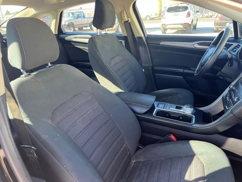 Used 2020 Ford Fusion SE image 16