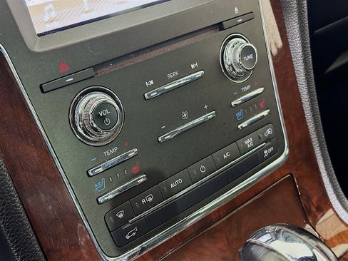 Used 2017 Lincoln Navigator Select image 24