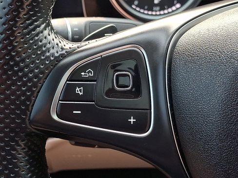 Used 2017 Mercedes-Benz E 300 4MATIC image 23