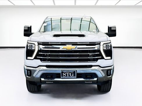 Used 2024 Chevrolet Silverado 2500 LTZ AWD/4WD image 2