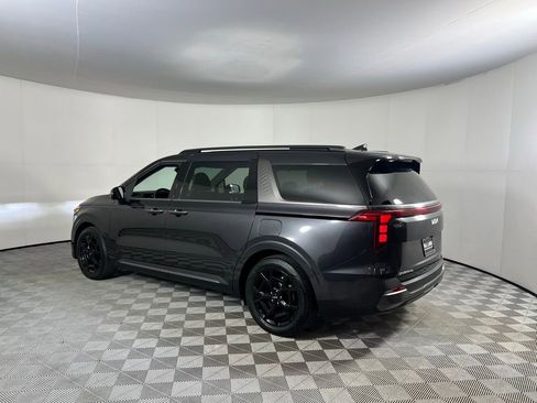 Used 2025 Kia Carnival SX w/ SX Dark Edition Package image 8