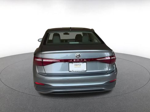 Used 2025 Volkswagen Jetta SE image 12