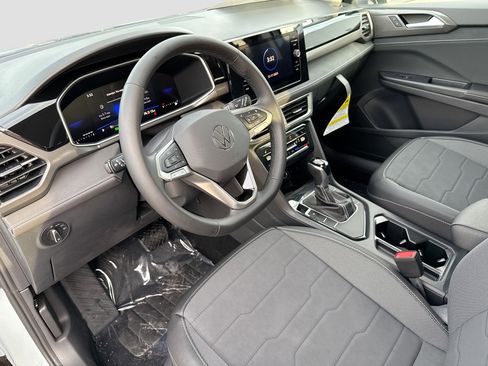 New 2026 Volkswagen Taos SE image 26