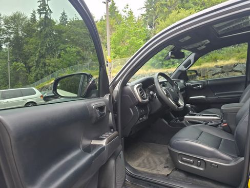 Used 2023 Toyota Tacoma Limited w/ Nightshade Package AWD/4WD image 18