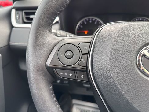 Used 2022 Toyota RAV4 XLE Premium image 25