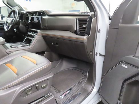 Used 2024 GMC Sierra 2500 AT4 w/ Technology Package AWD/4WD image 38