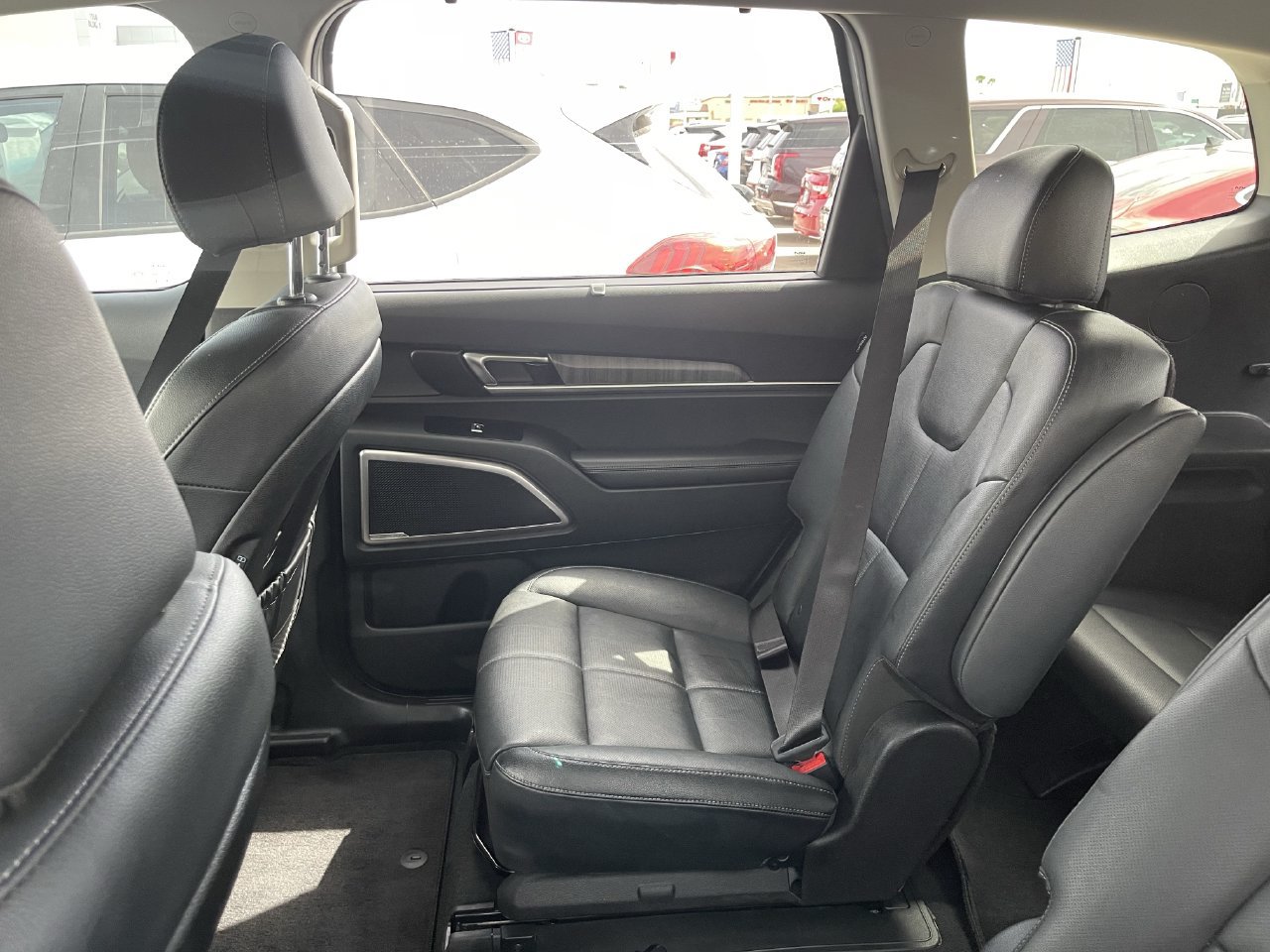 Certified 2025 Kia Telluride EX w/ EX Captain's Chair Package FWD image 8