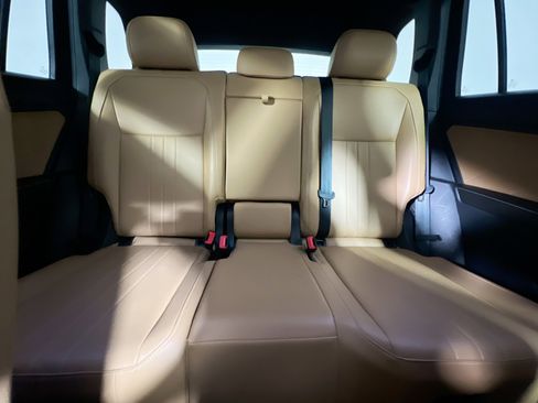 Used 2023 Volkswagen Tiguan SE image 33