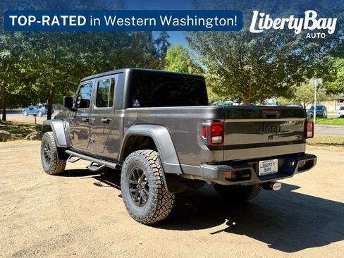 Used 2023 Jeep Gladiator Sport AWD/4WD image 2
