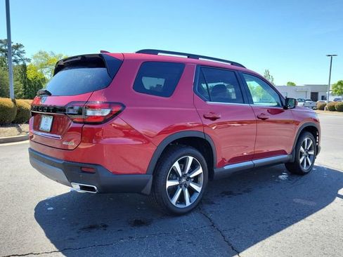 Certified 2025 Honda Pilot Touring image 4