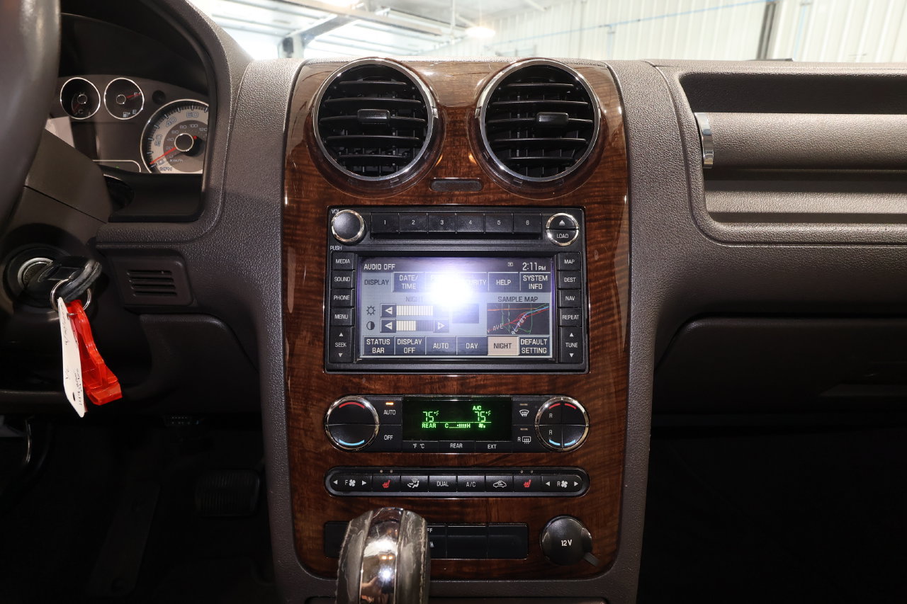 Used 2008 Ford Taurus X Limited FWD image 10