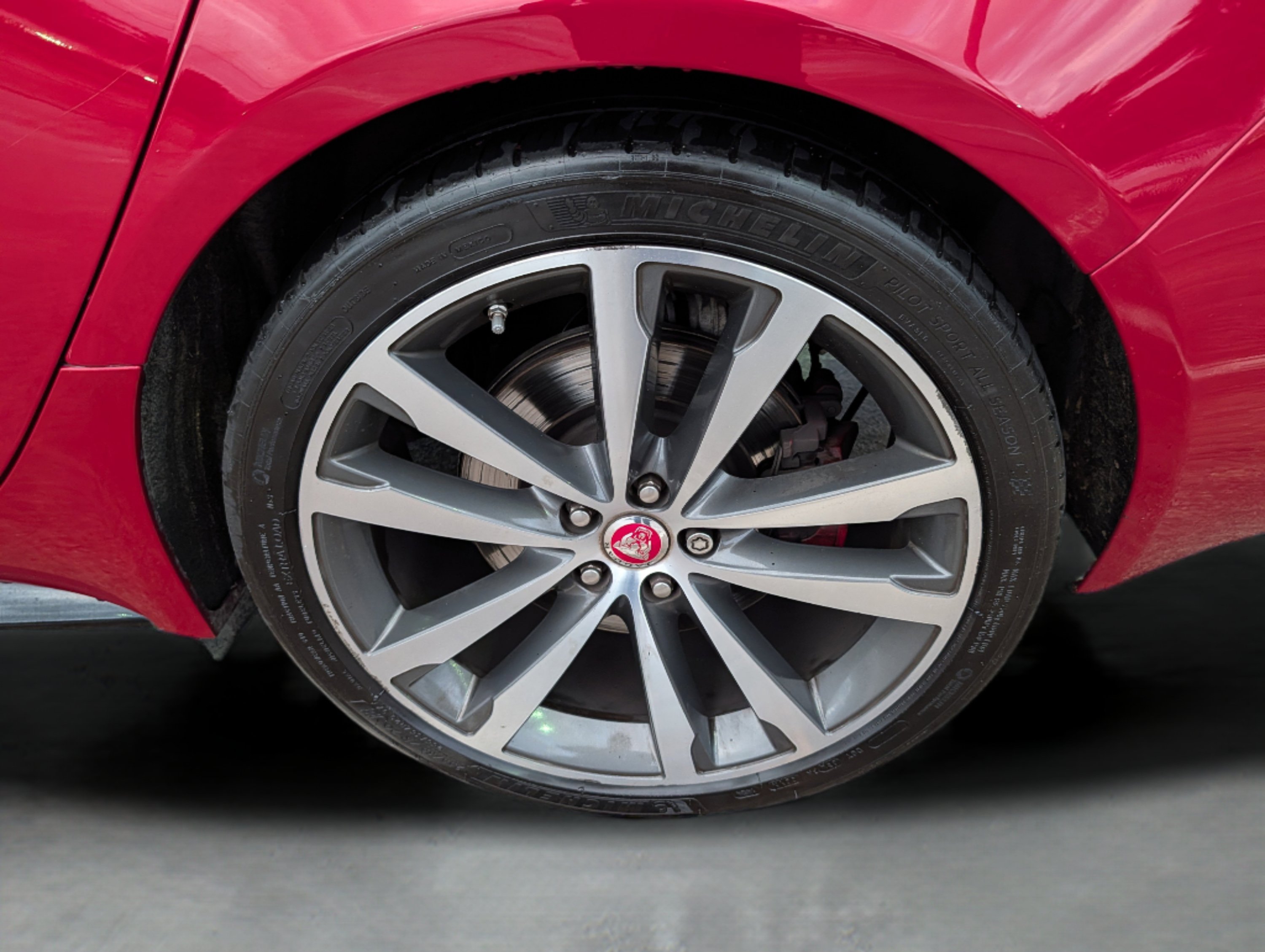 Used 2018 Jaguar XF S RWD image 75