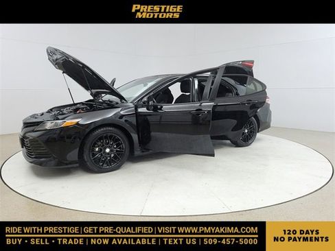 Used 2020 Toyota Camry LE image 10