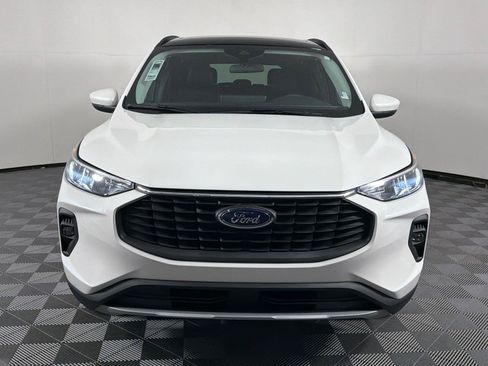 Used 2025 Ford Escape SE FWD image 2