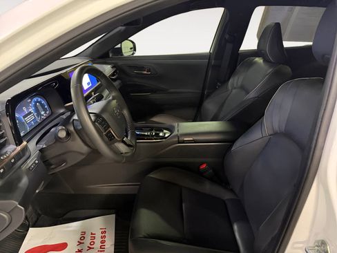 Used 2025 Toyota Crown XLE image 13