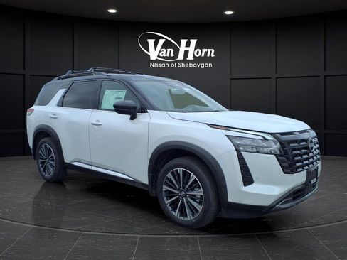 New 2026 Nissan Pathfinder Platinum image 1